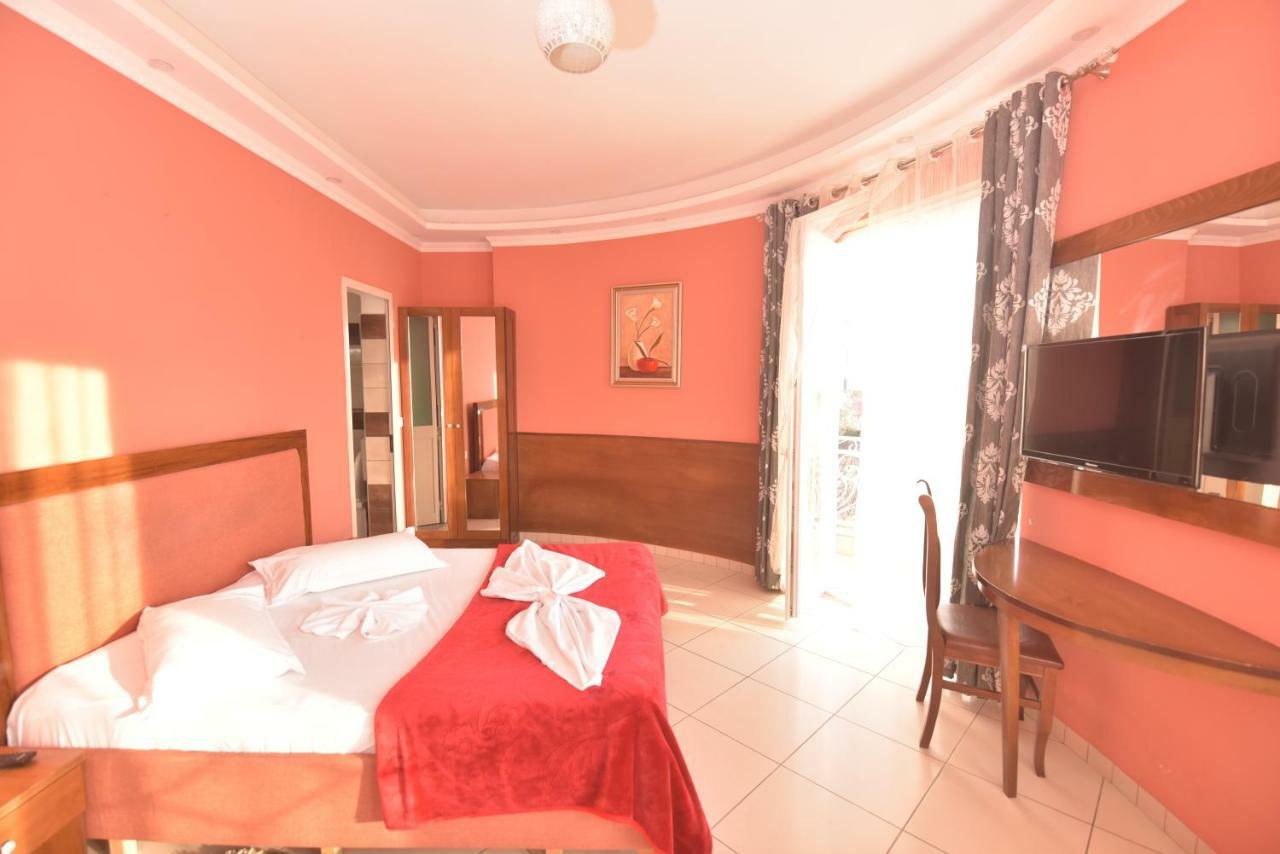 Hotel Emigranti Shkoder Luaran gambar
