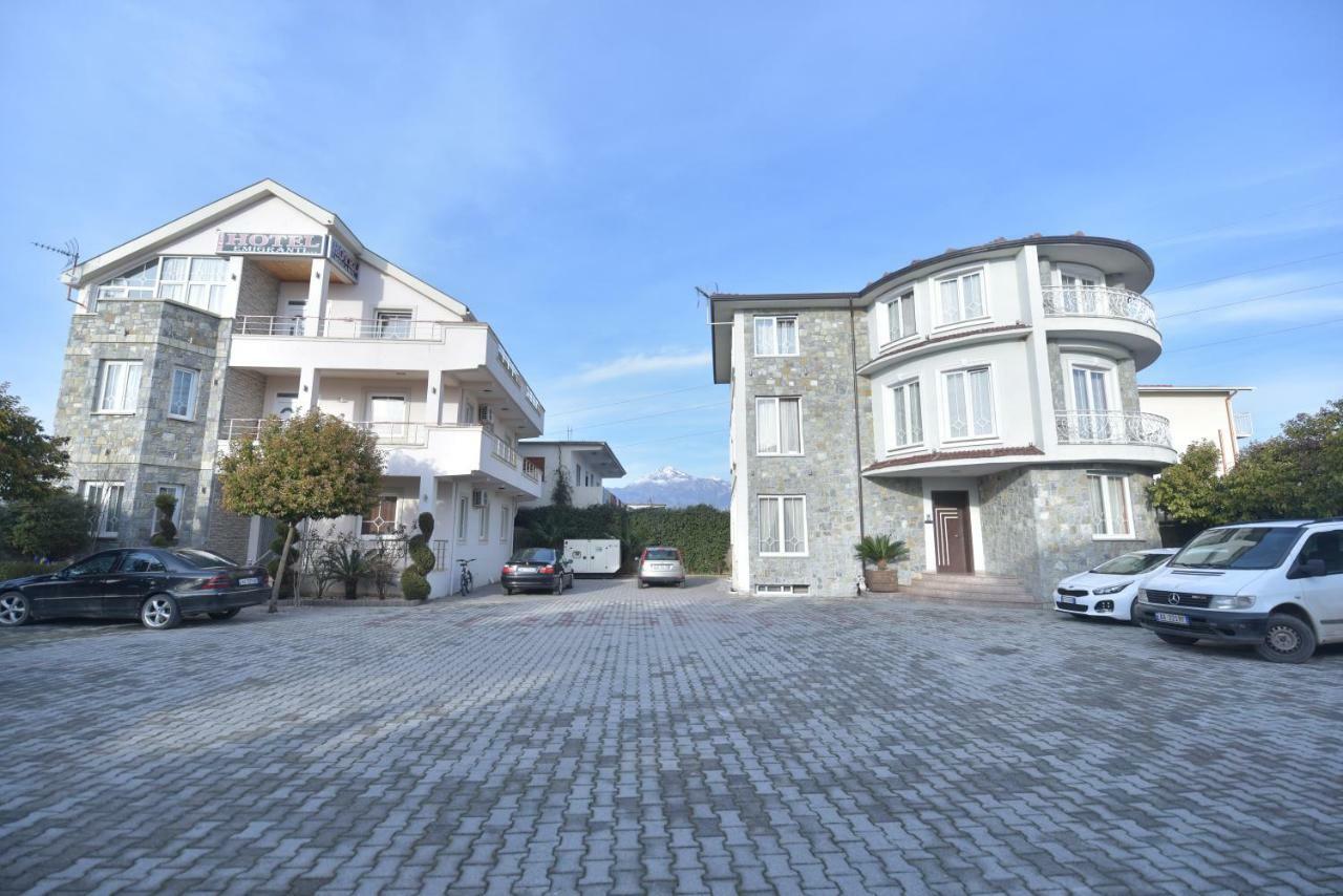 Hotel Emigranti Shkoder Luaran gambar