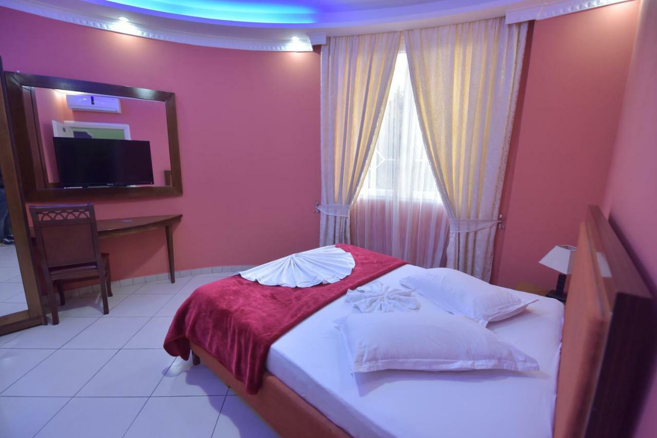 Hotel Emigranti Shkoder Luaran gambar