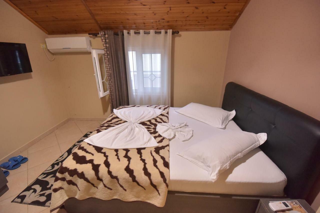 Hotel Emigranti Shkoder Luaran gambar